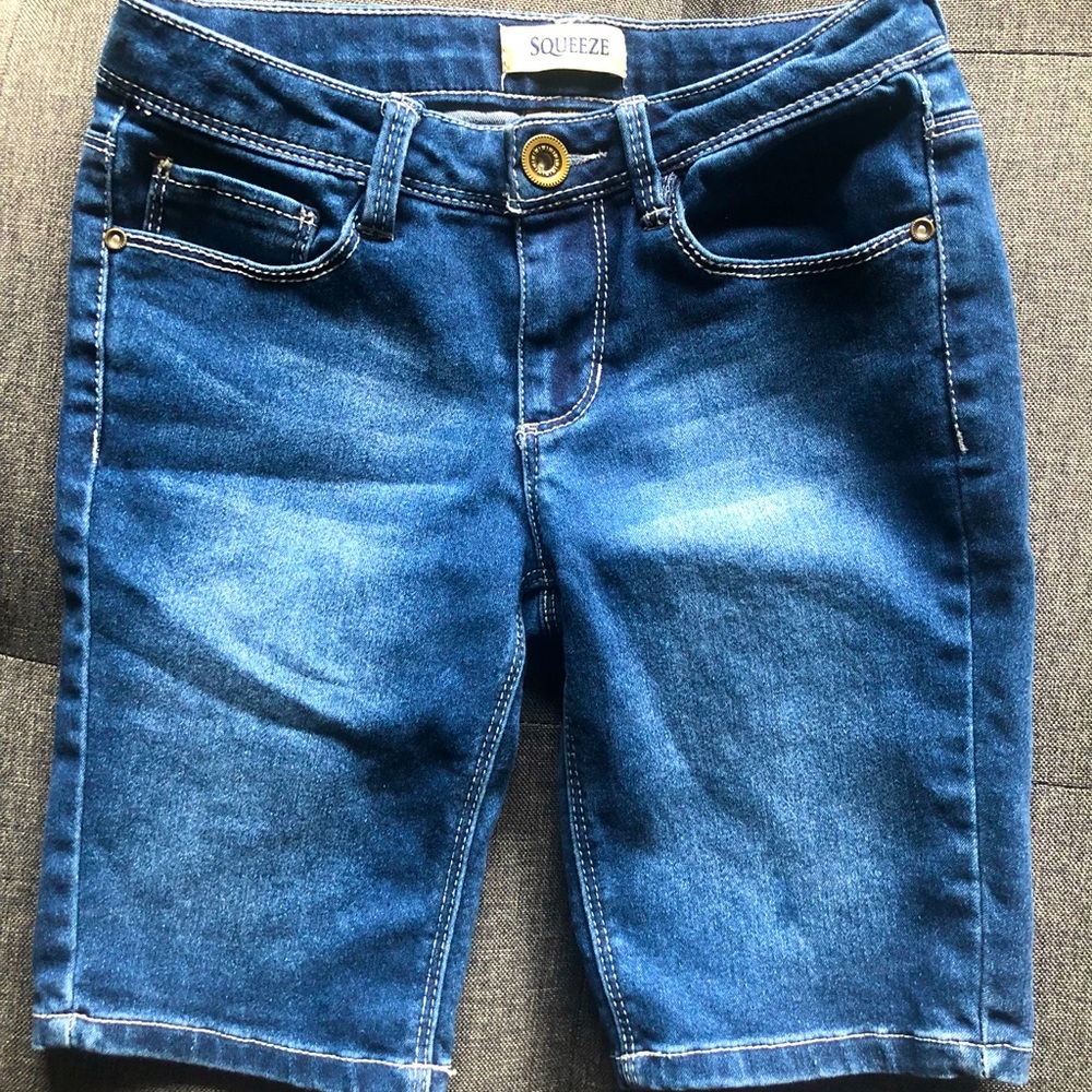 SOLD ON Ⓜ️ Girl Squeeze Denim Shorts